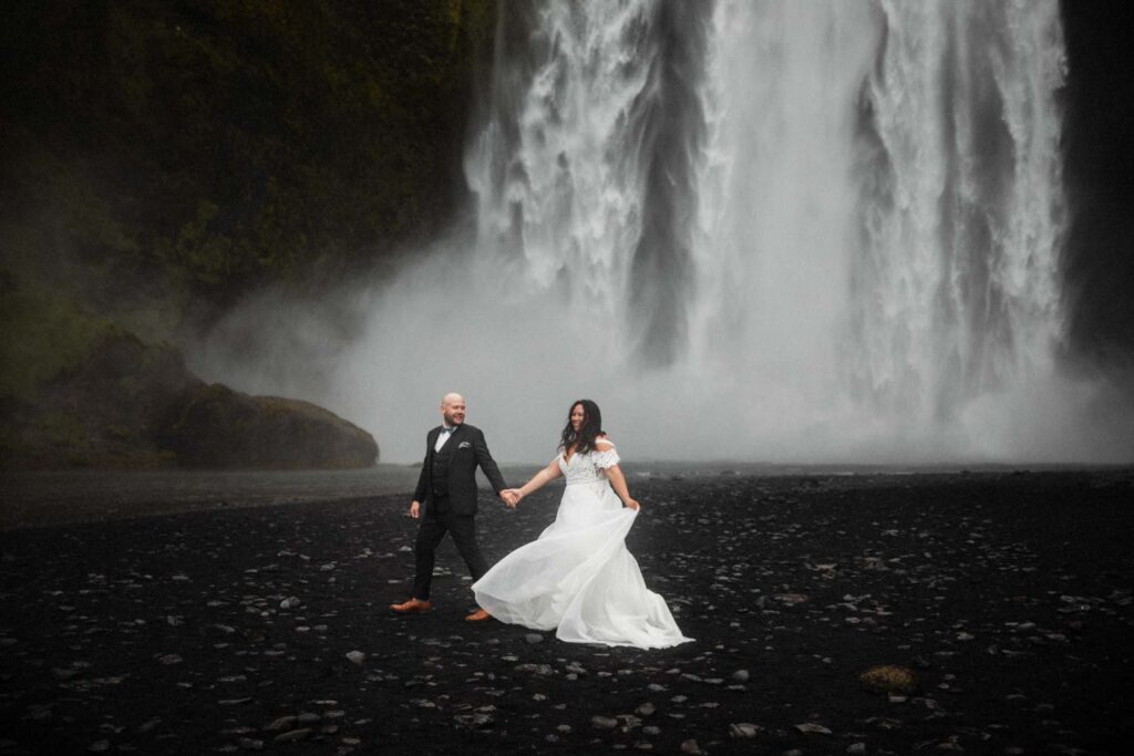 elopement iceland wedding photography skogafoss 26 von 31 1