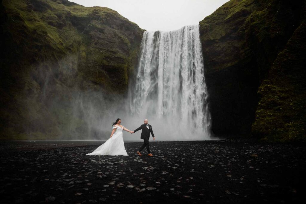 elopement iceland wedding photography skogafoss 27 von 31 1