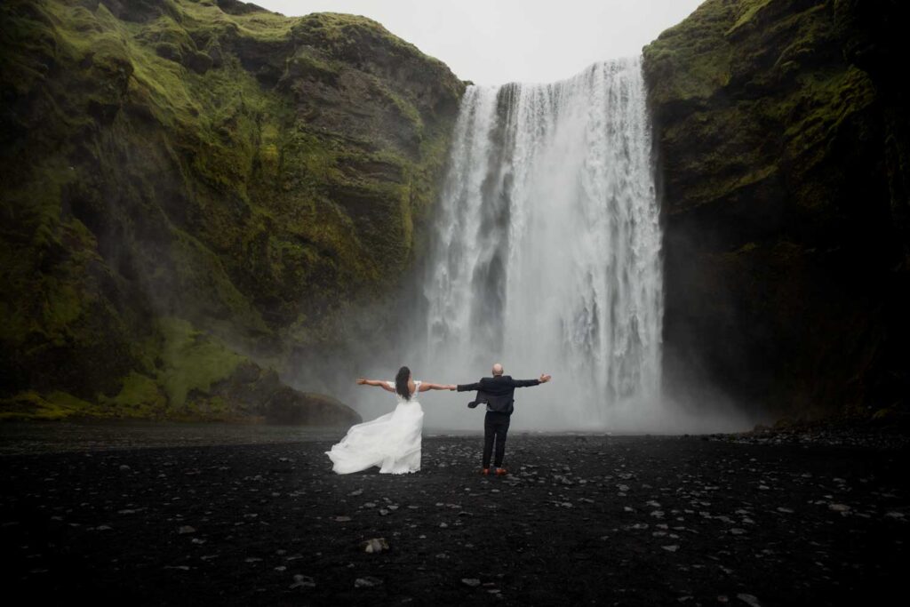 elopement iceland wedding photography skogafoss 29 von 31 1