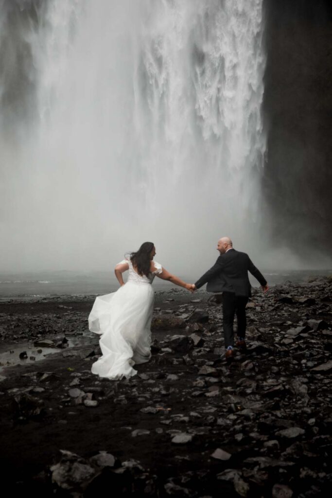 elopement iceland wedding photography skogafoss 30 von 31 1